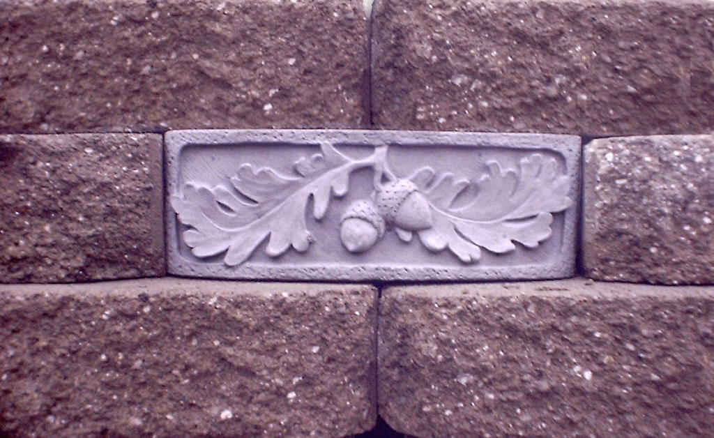 Oak & Acorn Decorated Retaining Wall Block